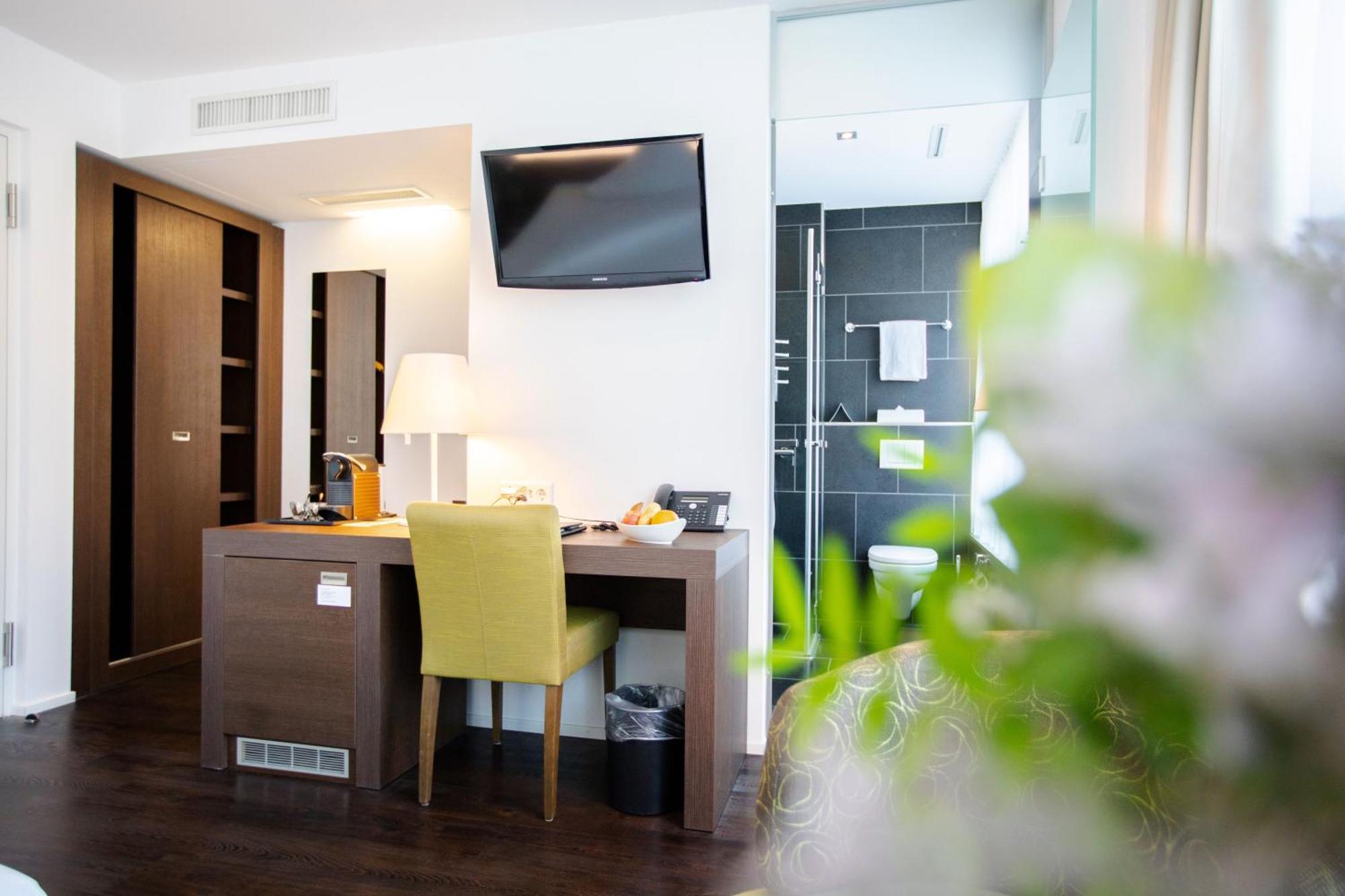 Hotel Mercure West 4*
