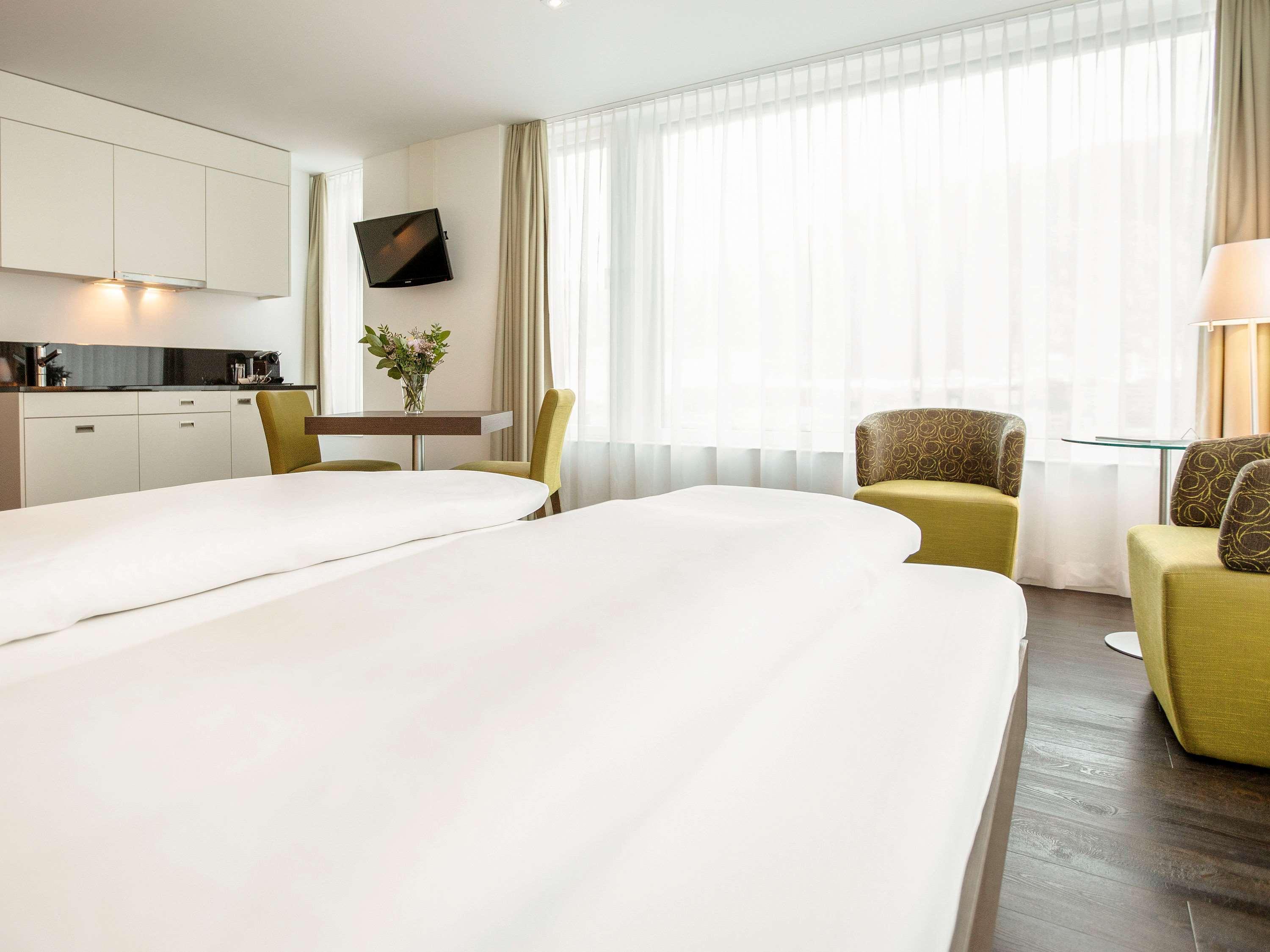 Mercure West 4*
