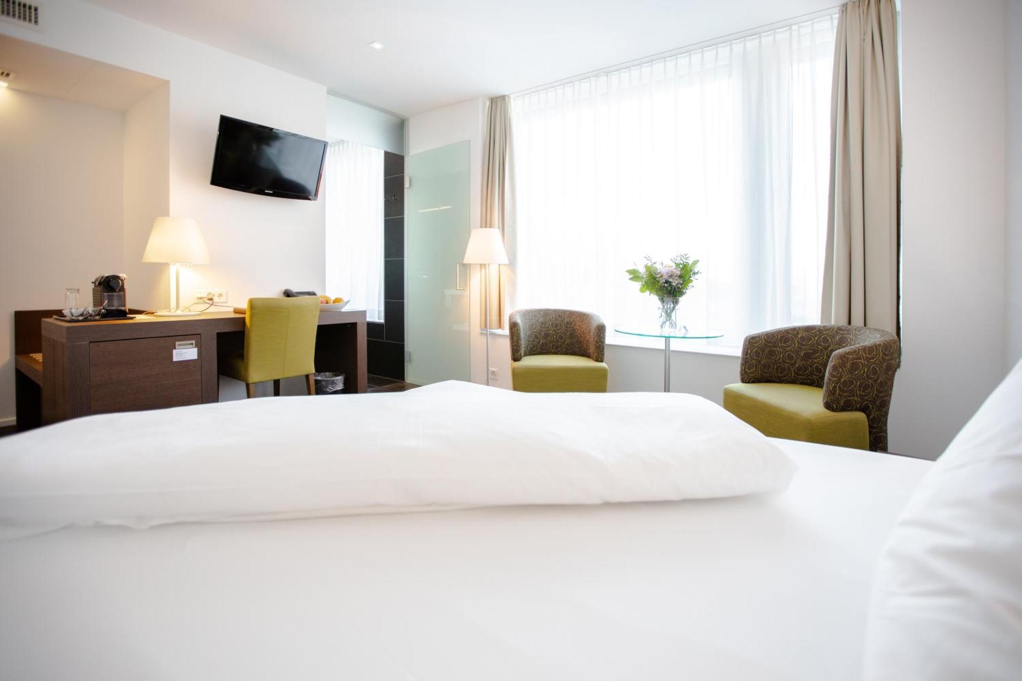 Mercure West 4*
