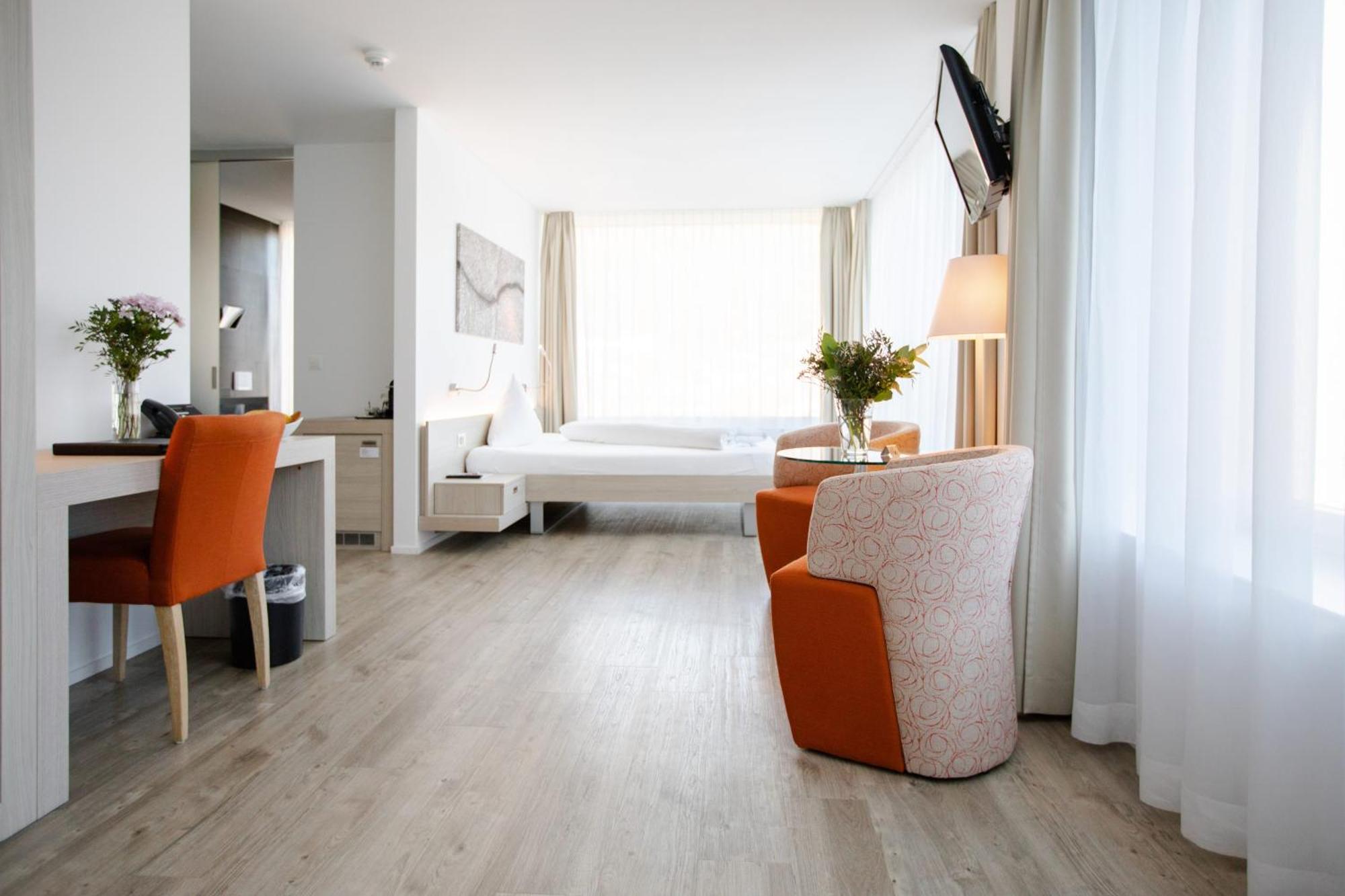 Mercure West 4*
